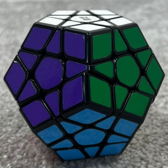 Megaminx puzzle 12-sided Dodecahedron Shaped Twisty Speed Cube Brain‎ Teaser - Picture 2 of 6